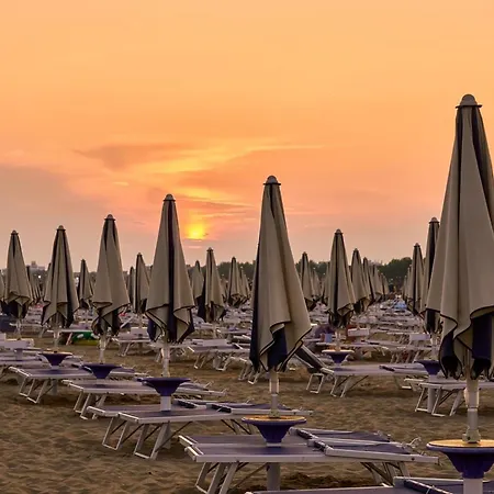 Апартаменты Bright And Spacious Vacation Near The